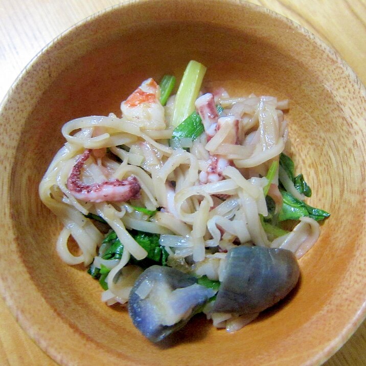 海老と烏賊と茄子韮のナンプラー麺